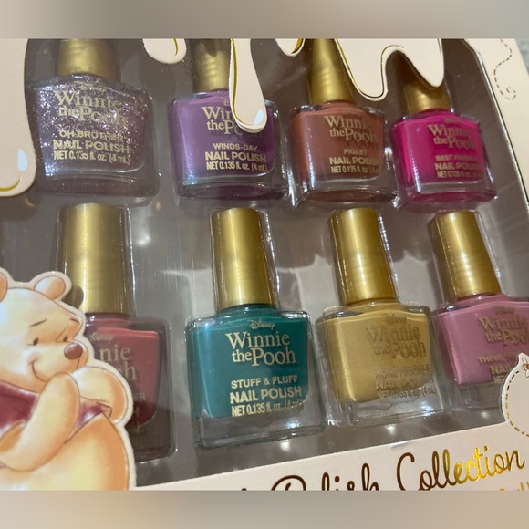 Disney Winnie the Pooh 12 Eye Shadow Palette & 8 Nail Polish Collection New - Picture 2 of 8